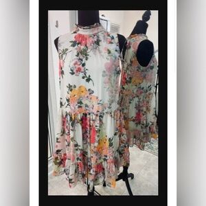 Lightweight and lined Bleecker 126 Flower
Design Sleeveless Dress size XL